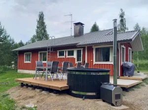 Julkisivu joen puoli